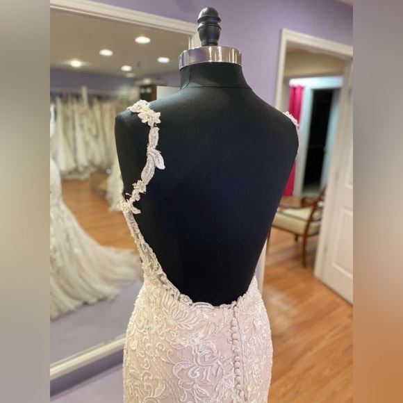 Essence Bridal Collection; Ivory w blush tone underneath;size 4-6(Bride size 10) - Picture 2 of 10